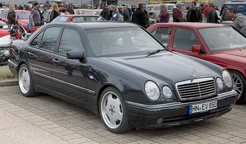 Mercedes-Benz E-Serisi W210
