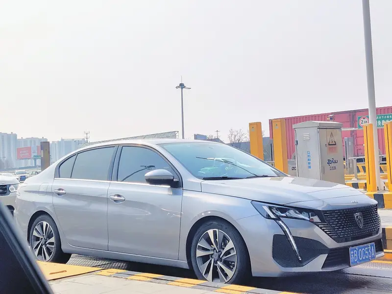 Peugeot 408 II