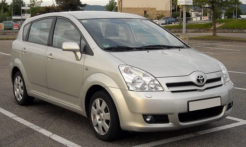 Toyota Corolla Verso AR10