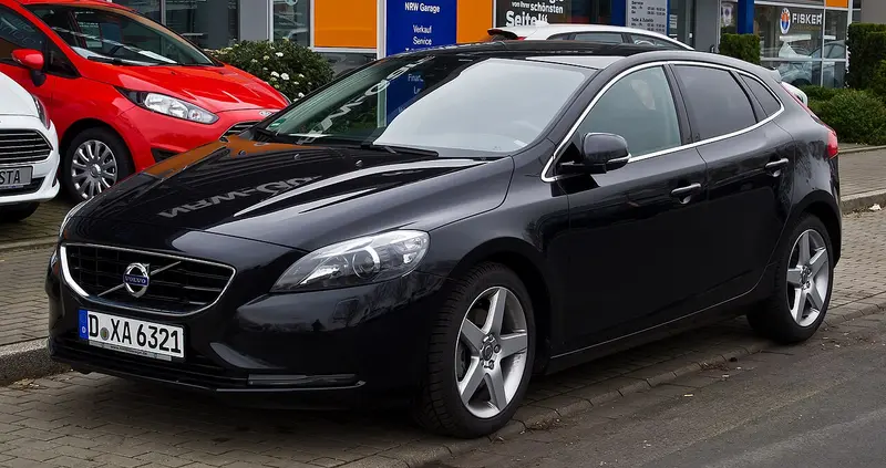 Volvo V40 II
